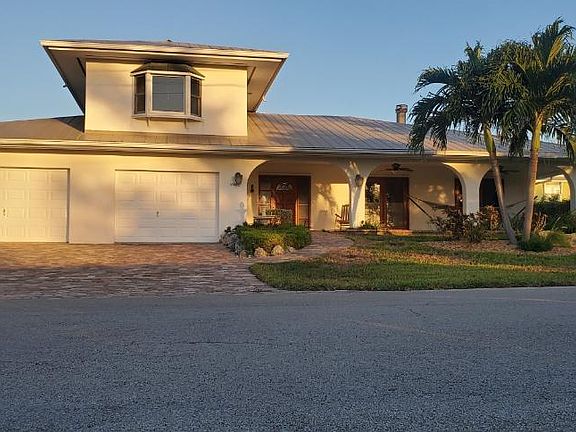 4th image of 1800 Manor Ln
