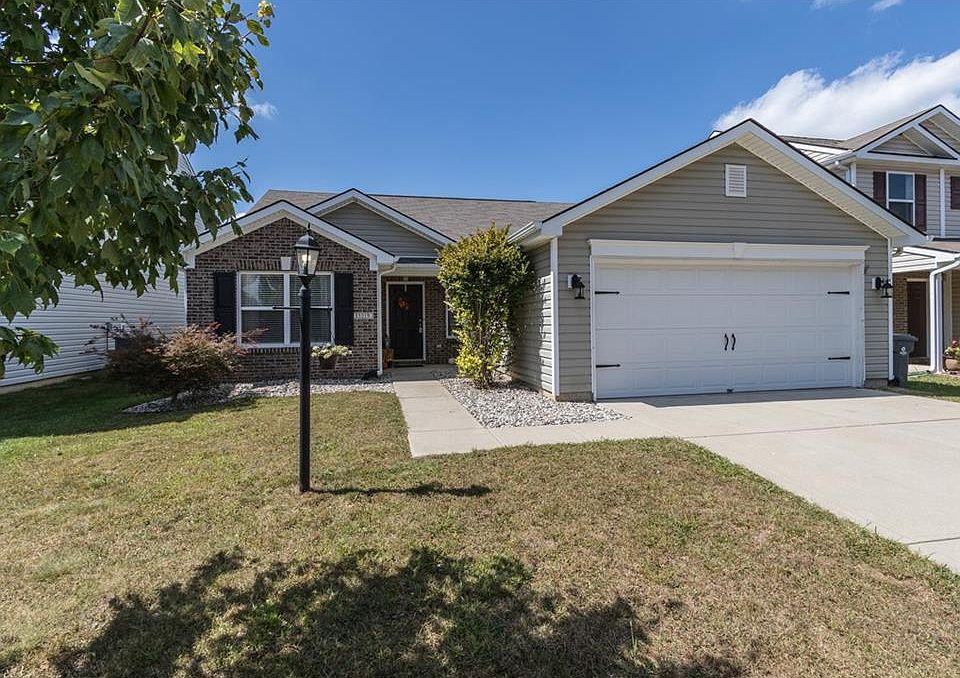 1st image of 15519 Old Pond Cir