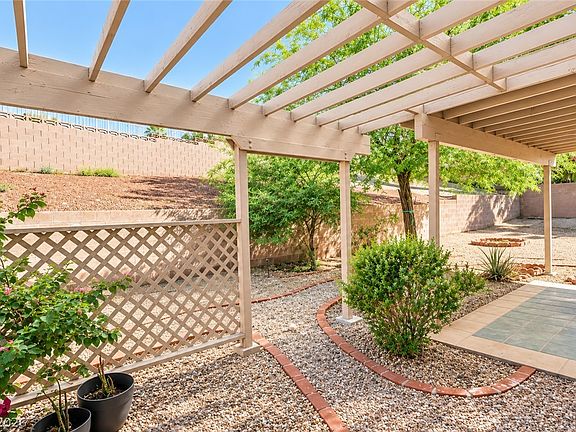 5th image of 2155 Athol Way