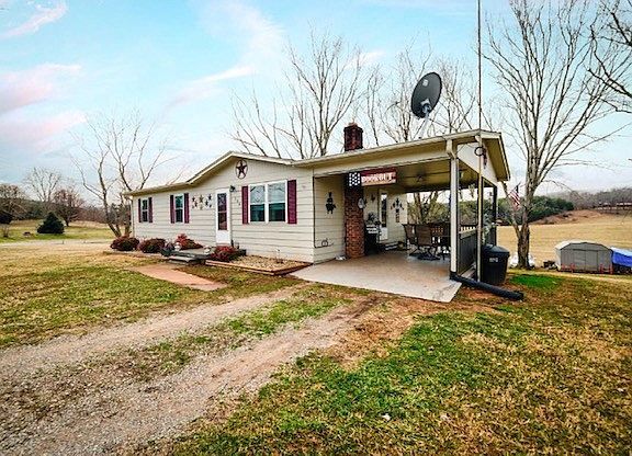 3rd image of 504 Burger Branch Rd