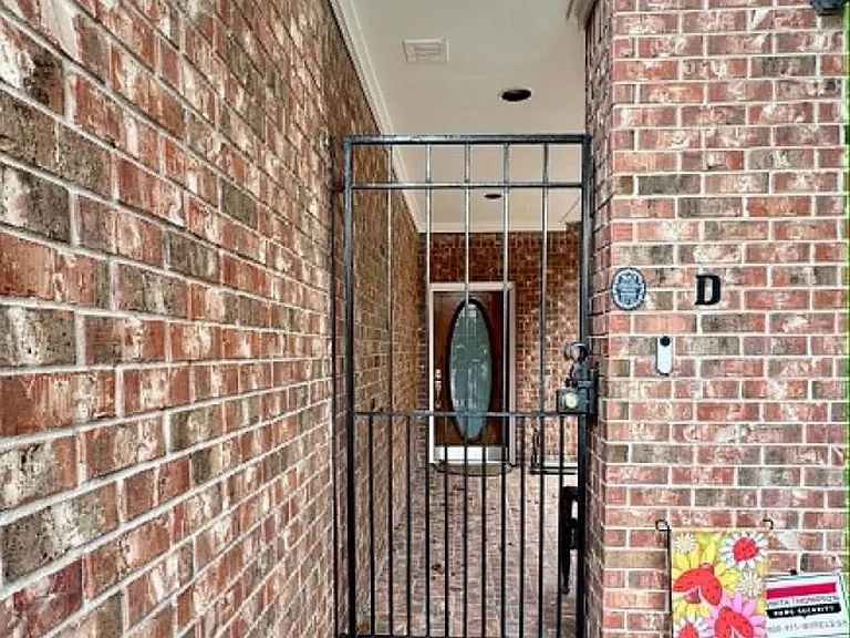 2413 Potomac Dr #D — Photo 2