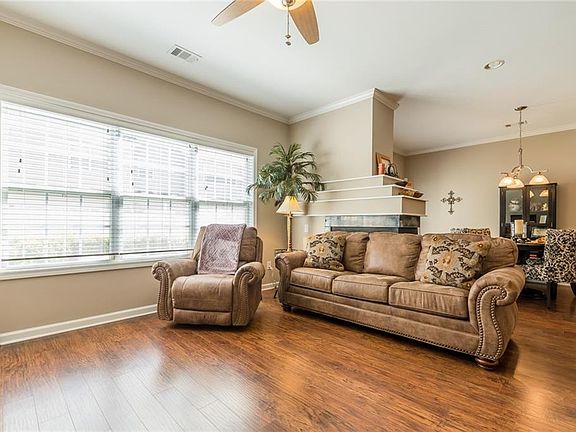 4th image of 51 Townview Dr