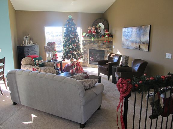 Living Room w/gas fireplace