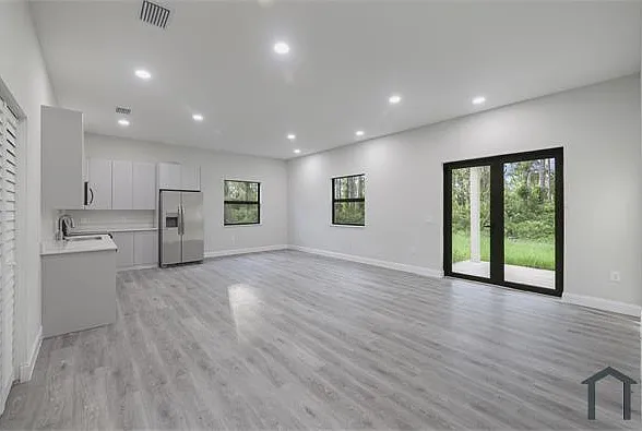 3 bed, 1337 sqft, $2,175 — Photo 3