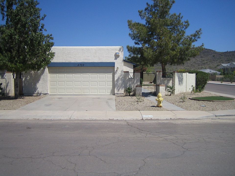 BEST HOME IN SUBDIVISION! Fully remodeled! Mountain views from 3 rooms.