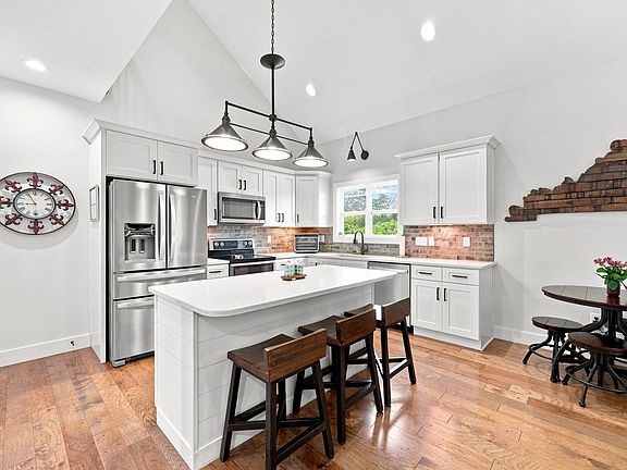 2nd image of 3740 Kings Glen Park