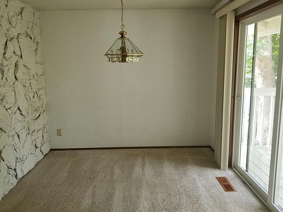4th image of 2205 Carriage Ave