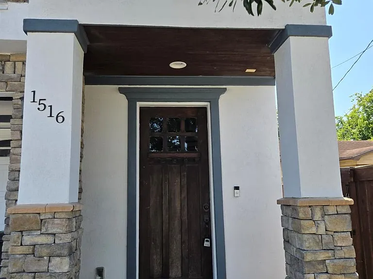 1516 Amundsen St — Photo 3