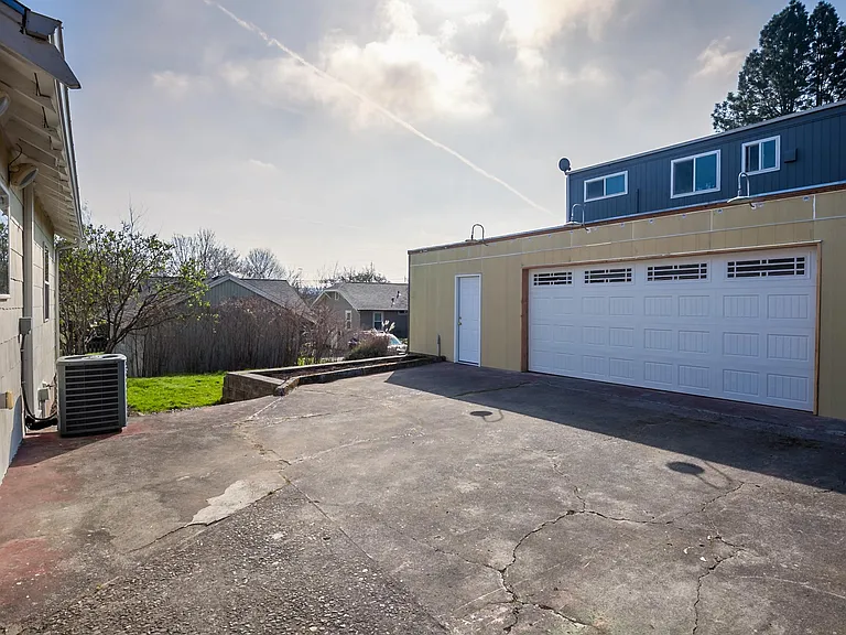 1416 SE Cora St — Photo 3
