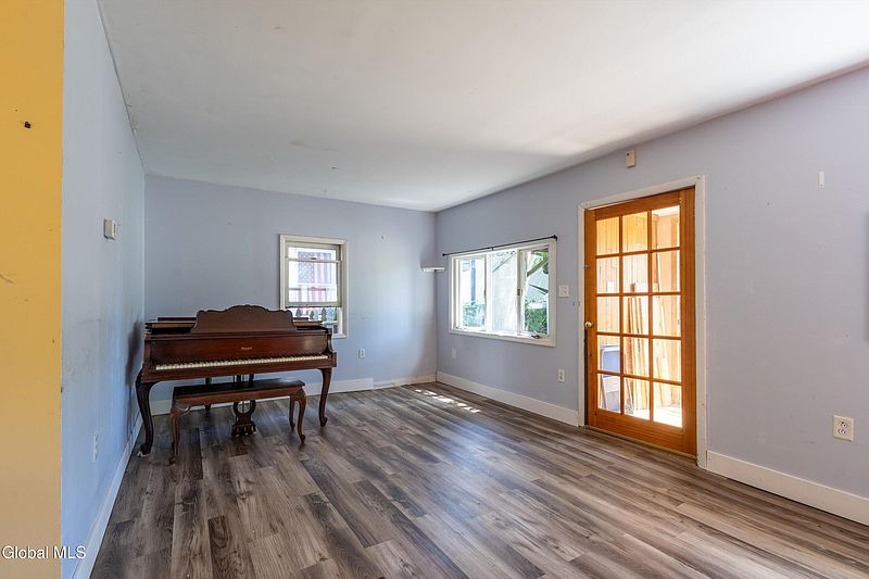 3rd image of 105 N Holmes Street