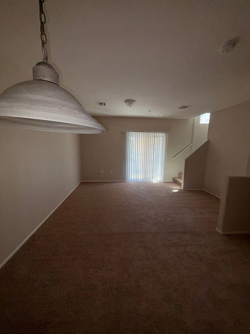 Spacious 3-story townhome located in a desirable gated community! — Photo 4