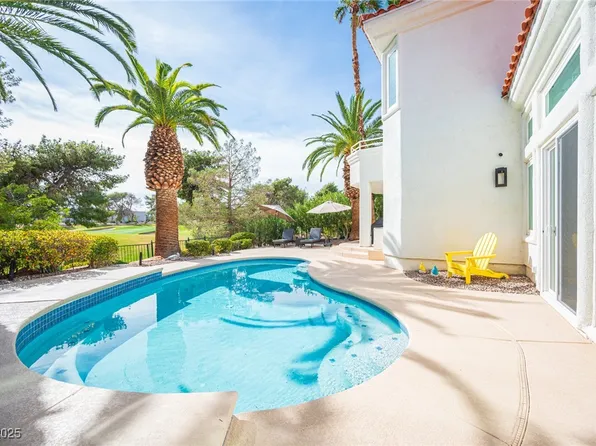 8733 Double Eagle Dr, Las Vegas, NV 89117