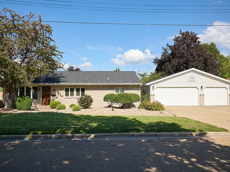 1st image of 1670 Creve Coeur St