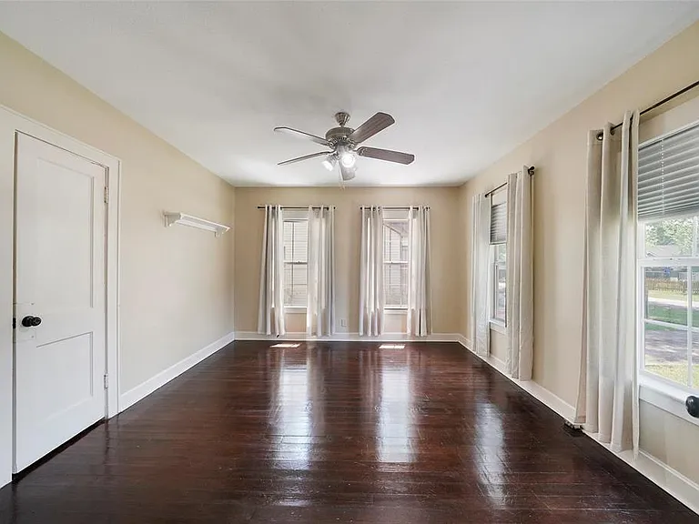 1007 E 25th St — Photo 12
