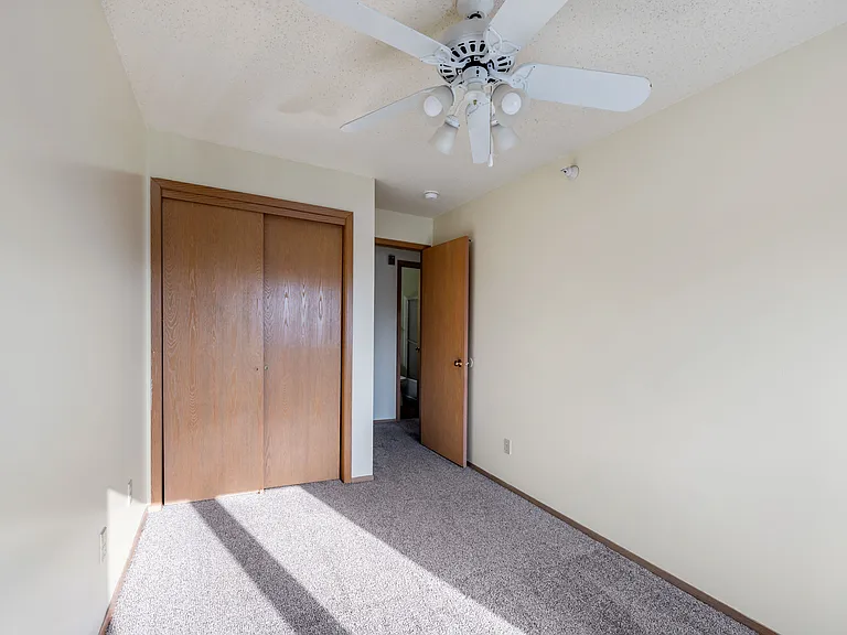 Oakland Pointe — Photo 33