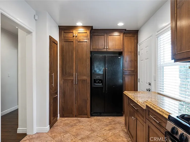 2526 Purdue Ave — Photo 11