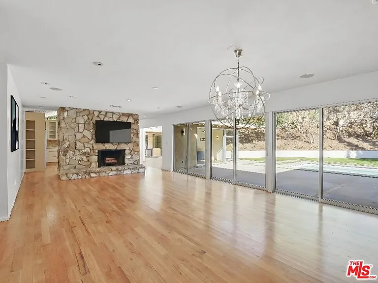 1700 San Ysidro Dr — Photo 7