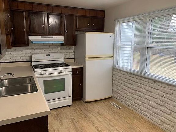 2nd image of 212 Parkview Ln