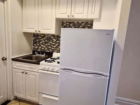 4th image of 339 W 85th St APT 24