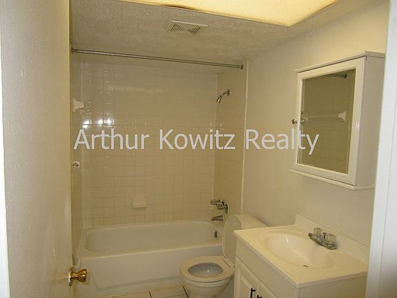 4th image of 1140 S Ridgewood Ave APT 119