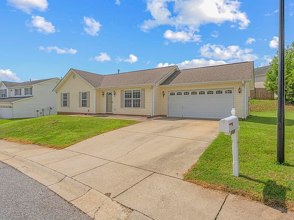 3rd image of 206 Juniper Leaf Way