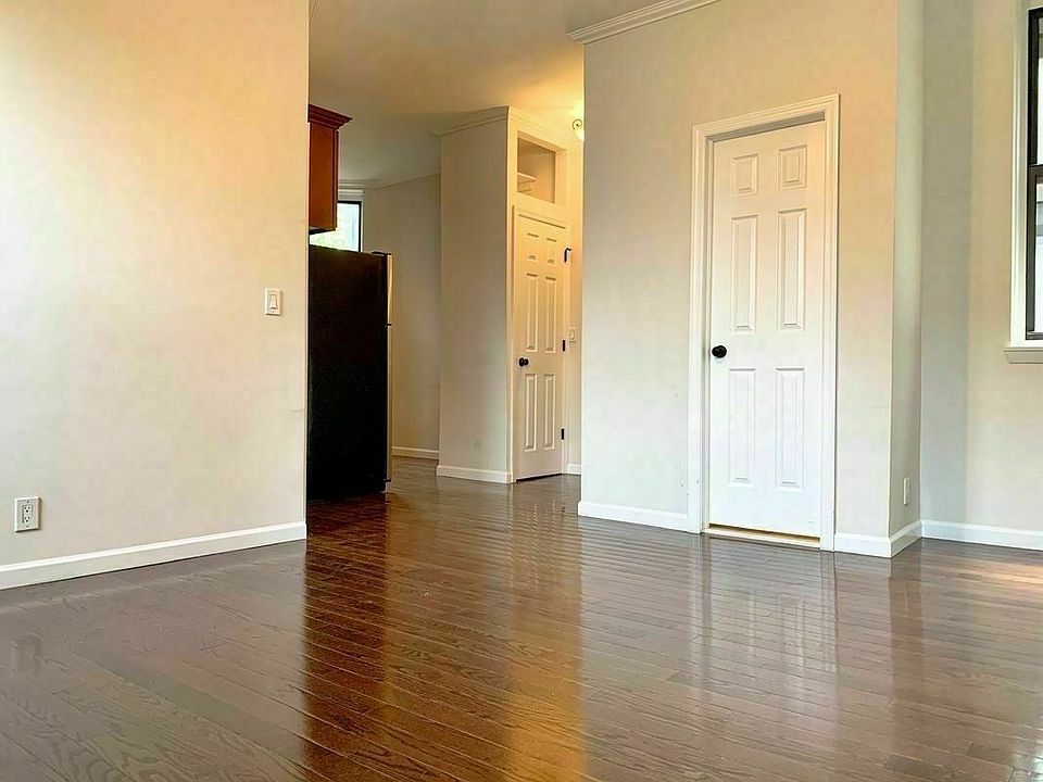 1st image of 50 2nd Ave #3