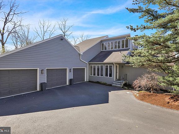 2nd image of 241 Blossom Ct