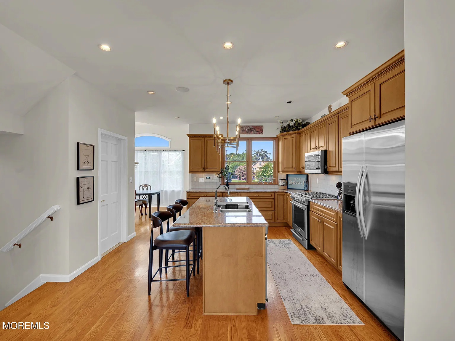 3 bed, 2.5 bath, 2093 sqft, $7,400 — Photo 3