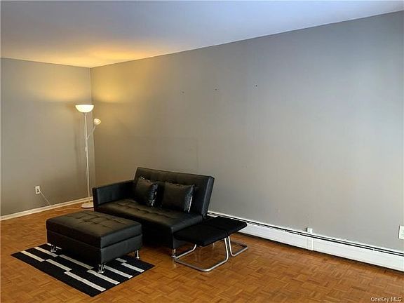5th image of 8 E Lawrence Park Dr Unit 11