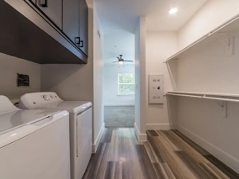 South Creekside Apartments — Photo 17