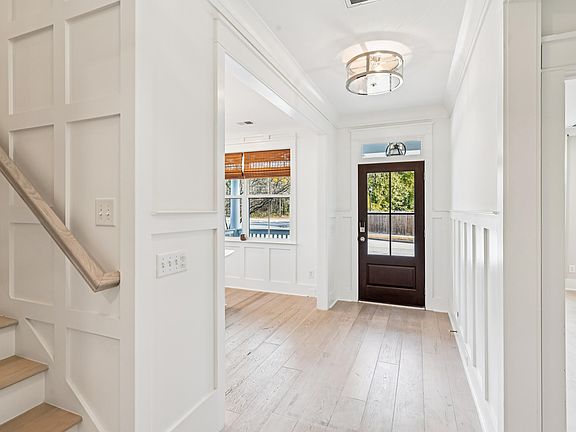 5th image of 1009 Oak Bluff Ave