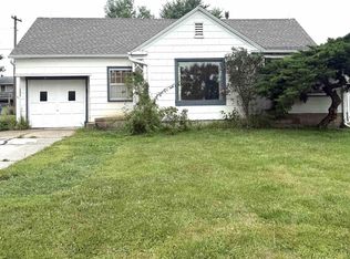629 8th St, Adams, NE 68301