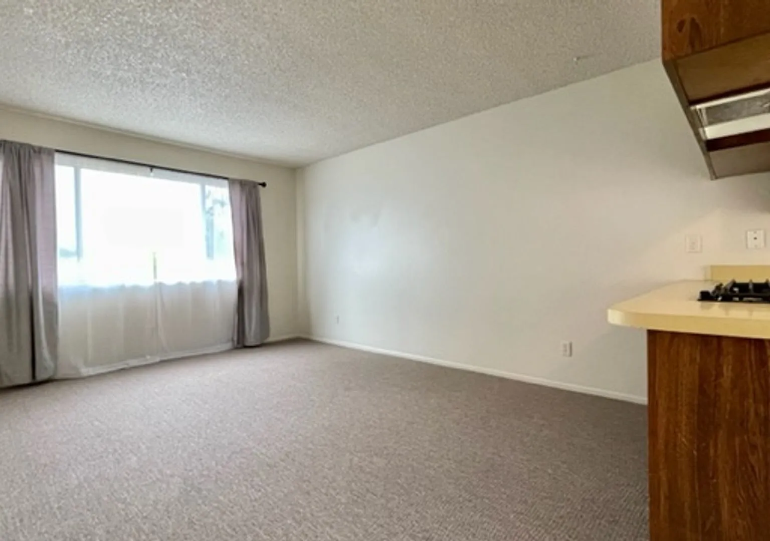 2 Bedroom Townhouse across from Harloe Elementary School in Arroyo Grande — Photo 3