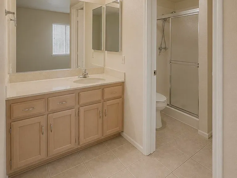 1927 E Hampton Ave #203 — Photo 13
