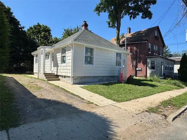 98 A Steamboat Rd, Great Neck, NY 11024