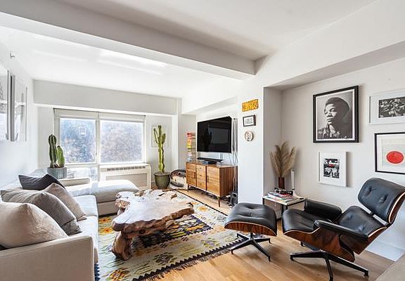 4th image of 360 Smith St APT 4D