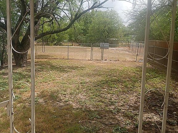 2nd image of 1016 Texas St