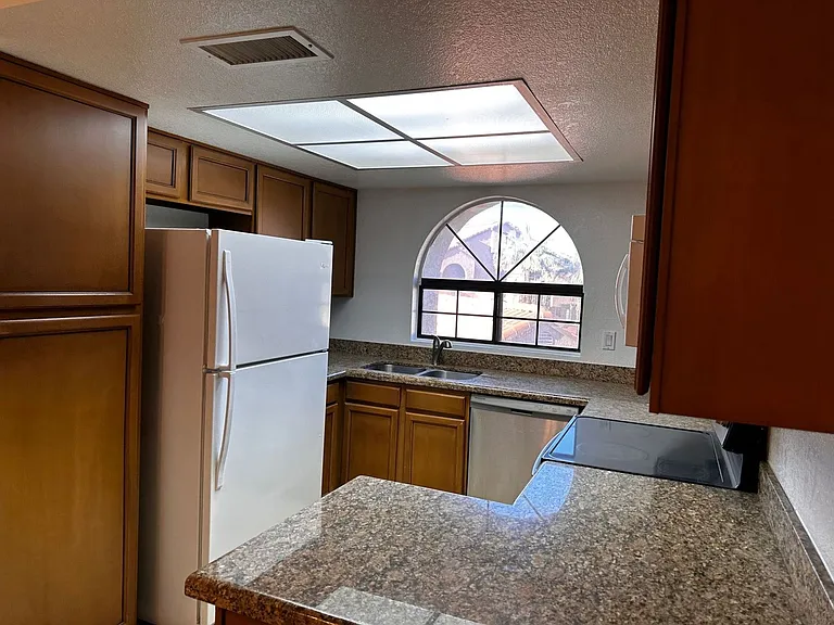 700 E Mesquite Cir #Q220 — Photo 2