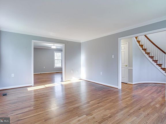 4th image of 10113 Minburn St