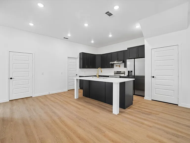 8924 Dunlap Dr — Photo 11