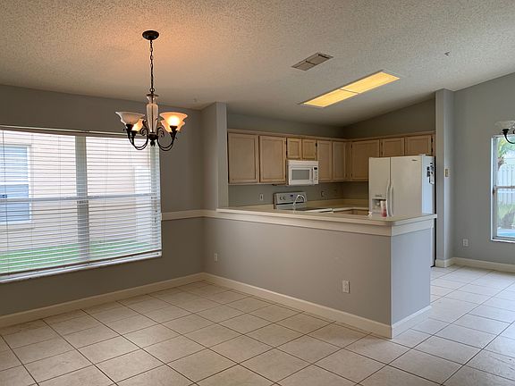 4th image of 2729 Stone Oak Dr