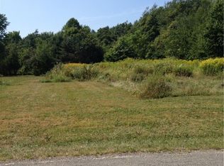 Peck Rd, Ravenna, OH 44266