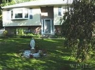28 Friendly Rd, Mahopac, NY 10541