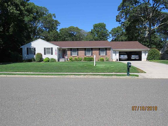 4th image of 7 W Timber Dr