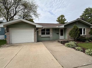 605 E Garfield St, Mount Horeb, WI 53572