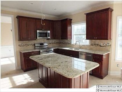 3rd image of 213 Lexington Ave