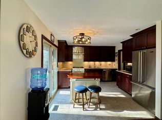 724 Ridge Rd, Lemont, IL 60439