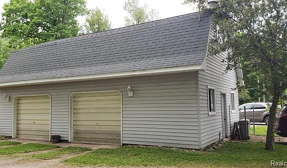 3rd image of 9801 N Lake Point Dr