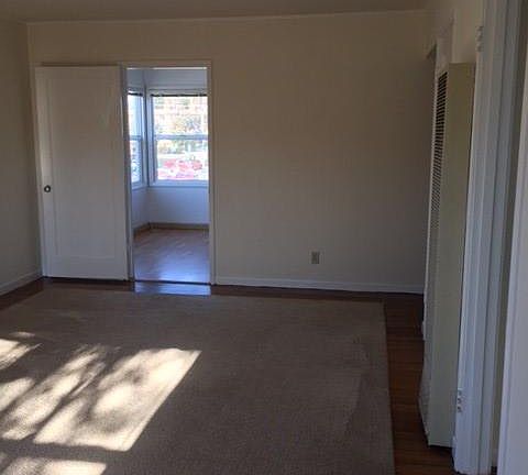 5th image of 1121 Carmelita Ave APT 3