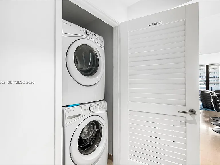 88 SW 7th St #1006 — Photo 12
